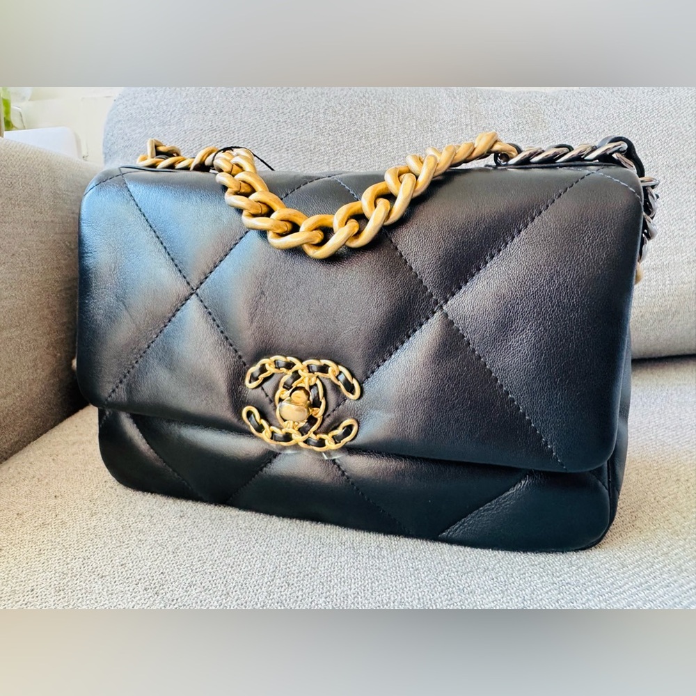 NEW- Chanel Black Quilted Leather Bag with tag - Picture 15 of 17